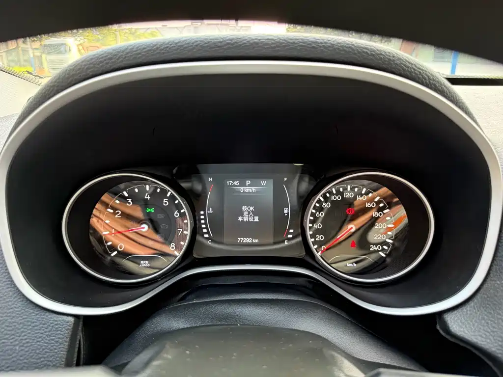 Jeep Compass — фото 17