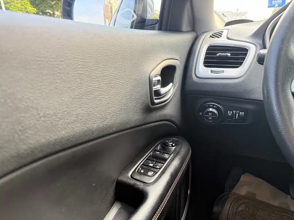 Jeep Compass — фото 18