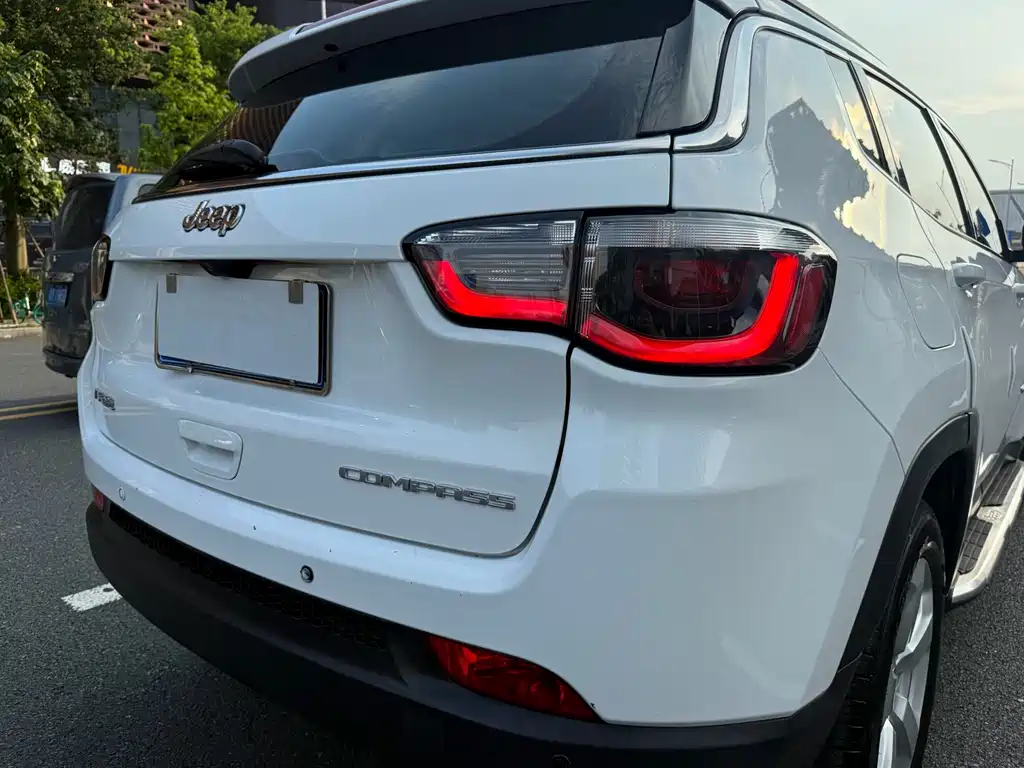 Jeep Compass — фото 21
