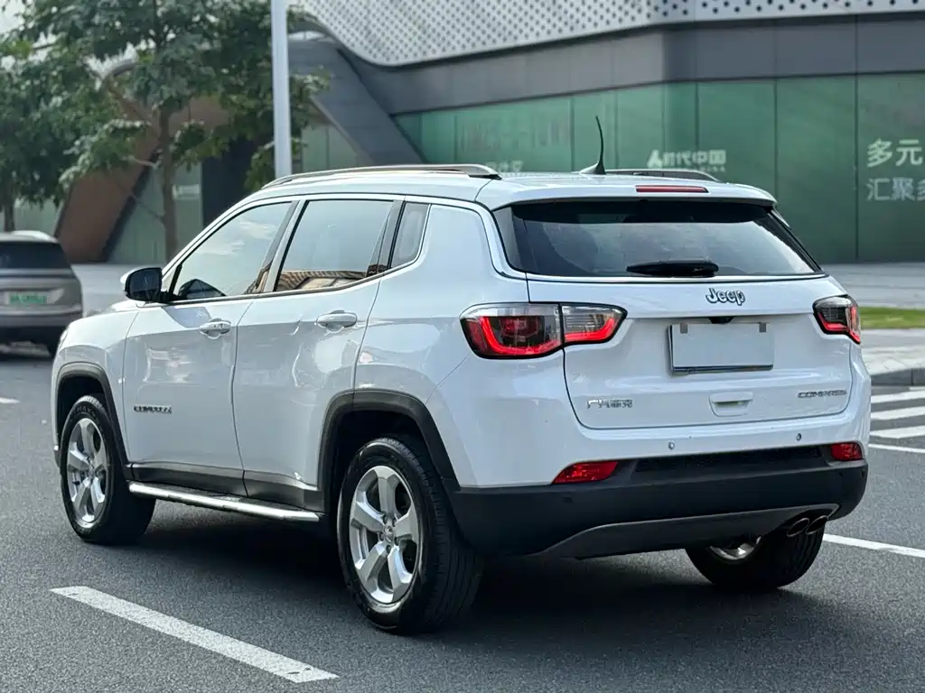 Jeep Compass — фото 6