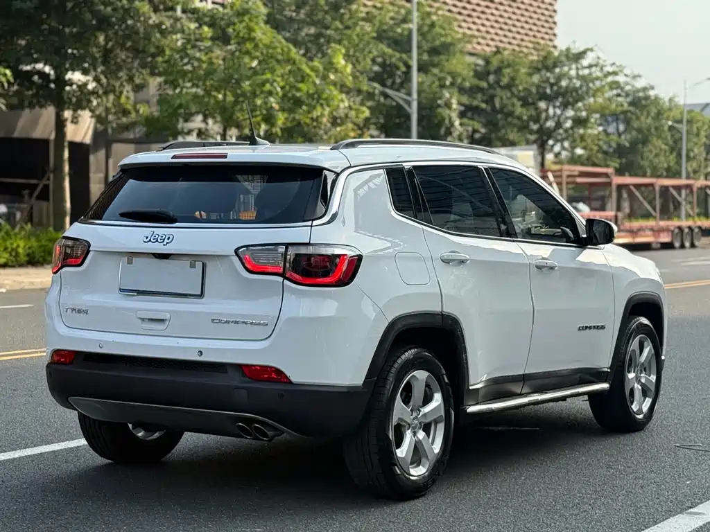 Jeep Compass — фото 7