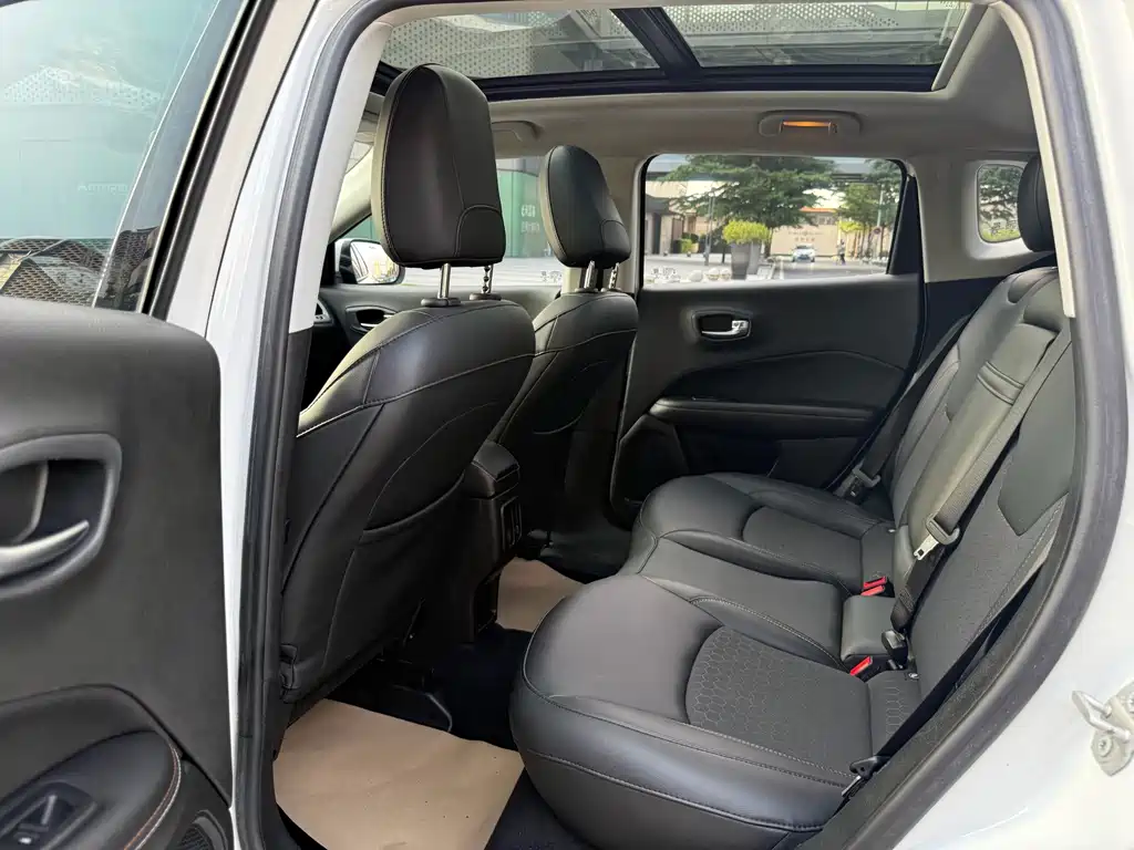Jeep Compass — фото 9