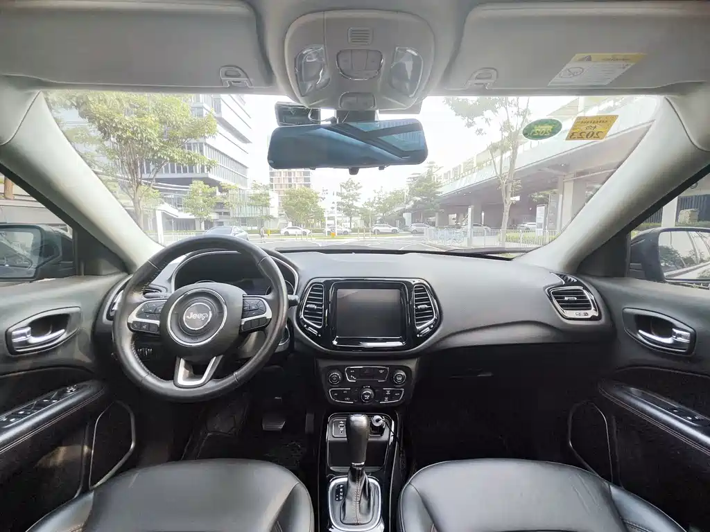 Jeep Compass — фото 11