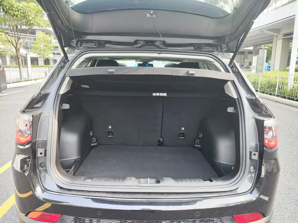 Jeep Compass — фото 14