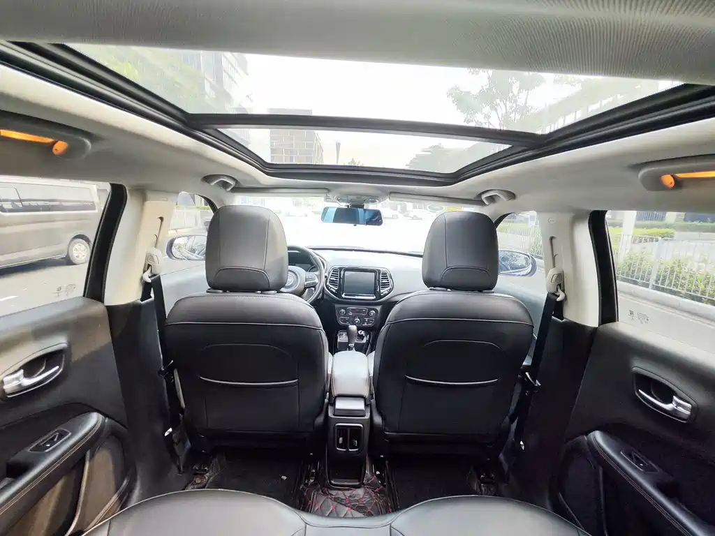 Jeep Compass — фото 15
