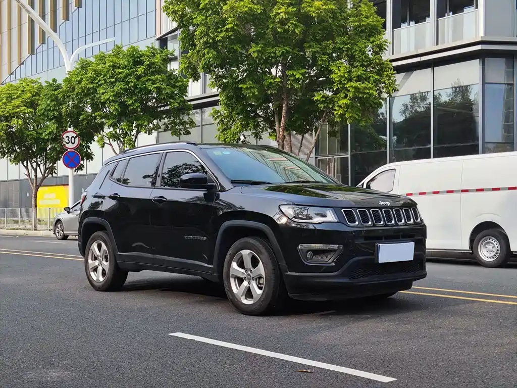 Jeep Compass — фото 3