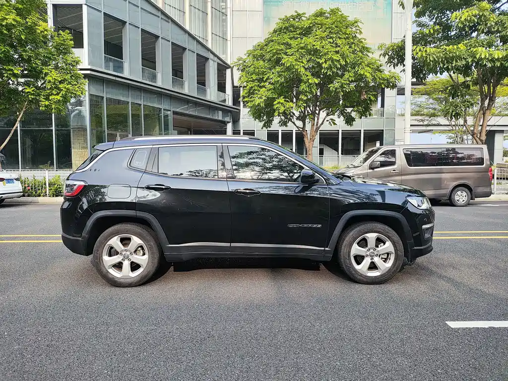 Jeep Compass — фото 4