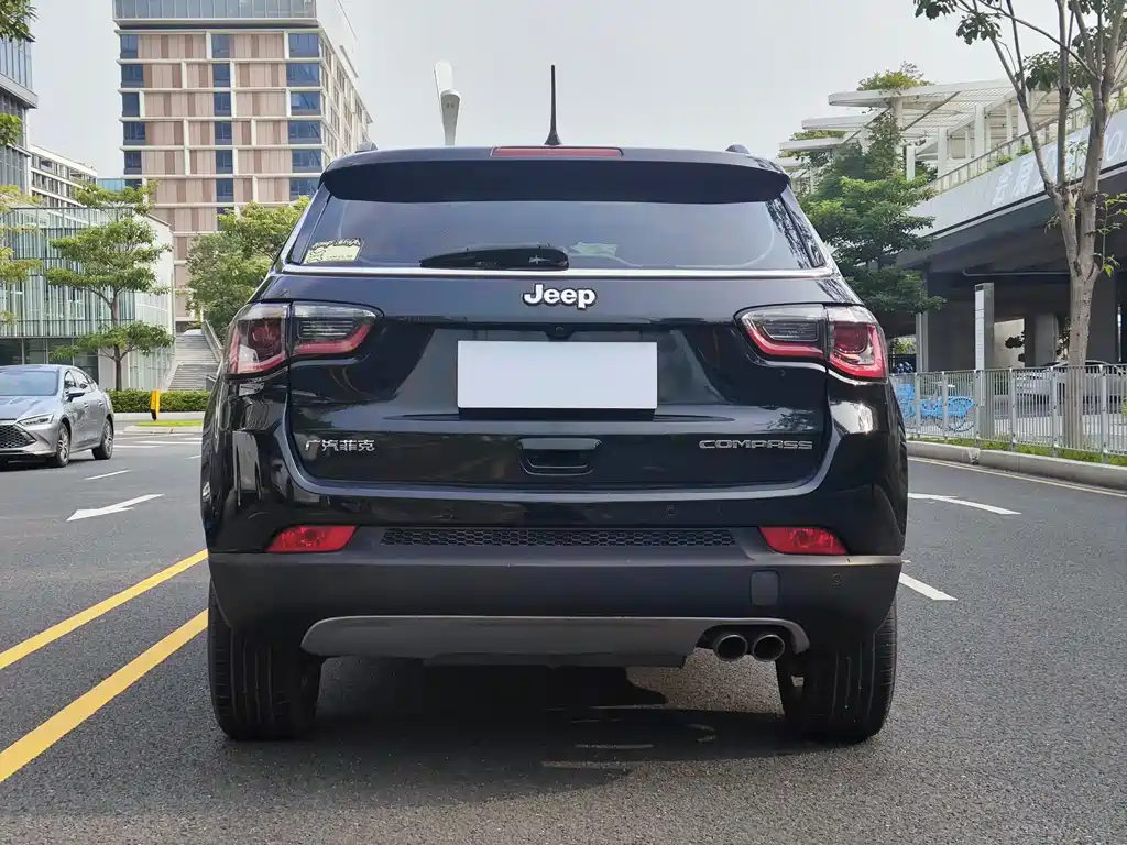Jeep Compass — фото 5