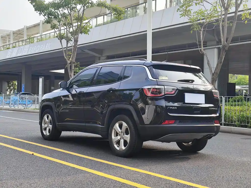 Jeep Compass — фото 7