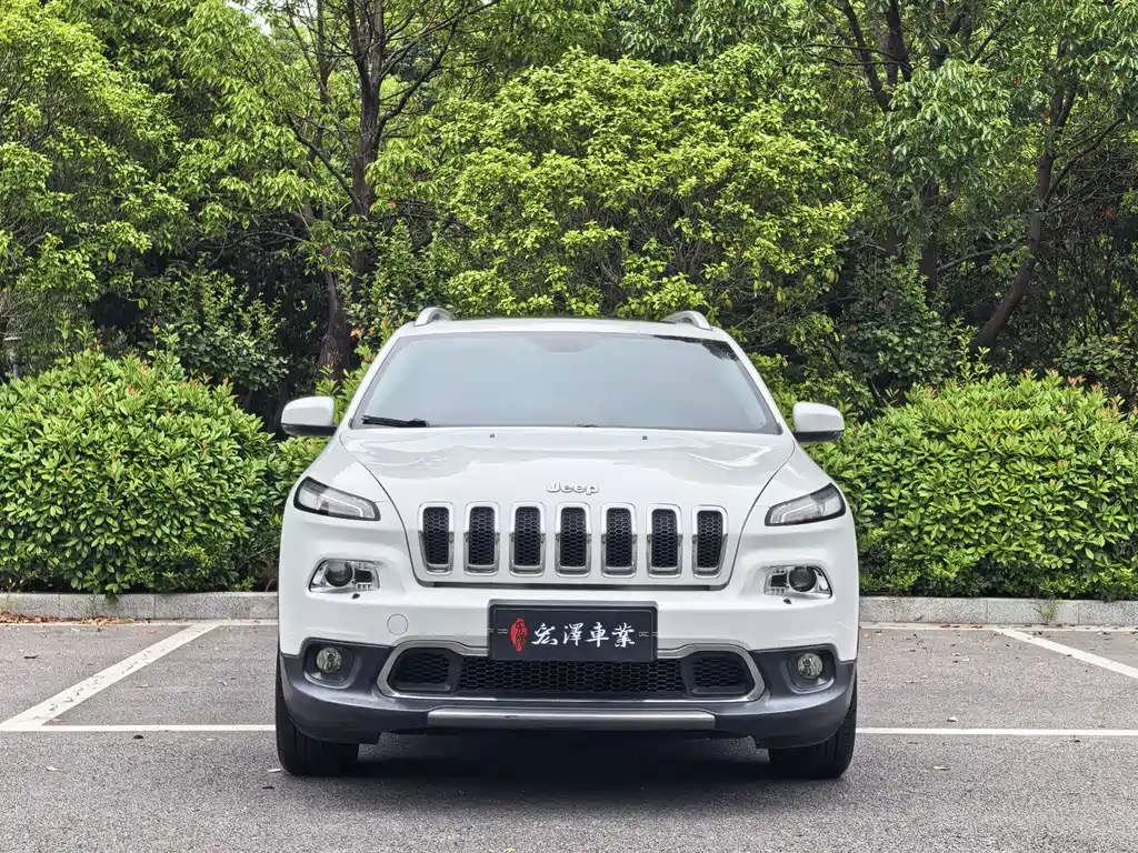 Jeep Cherokee — фото 2