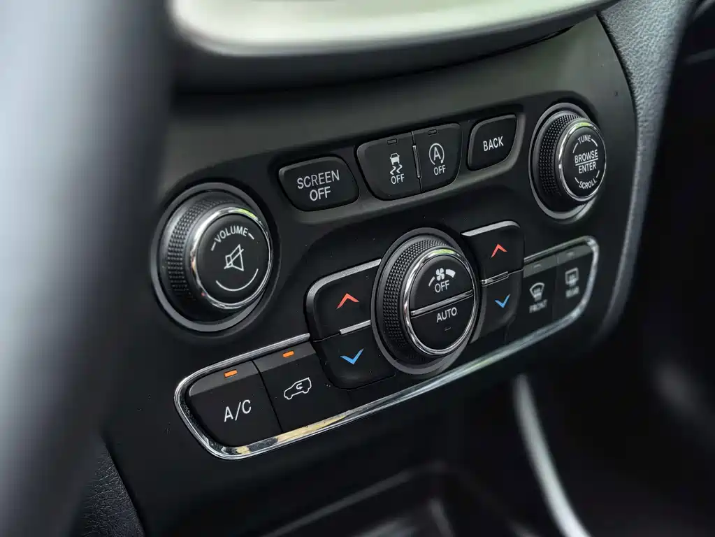 Jeep Cherokee — фото 19