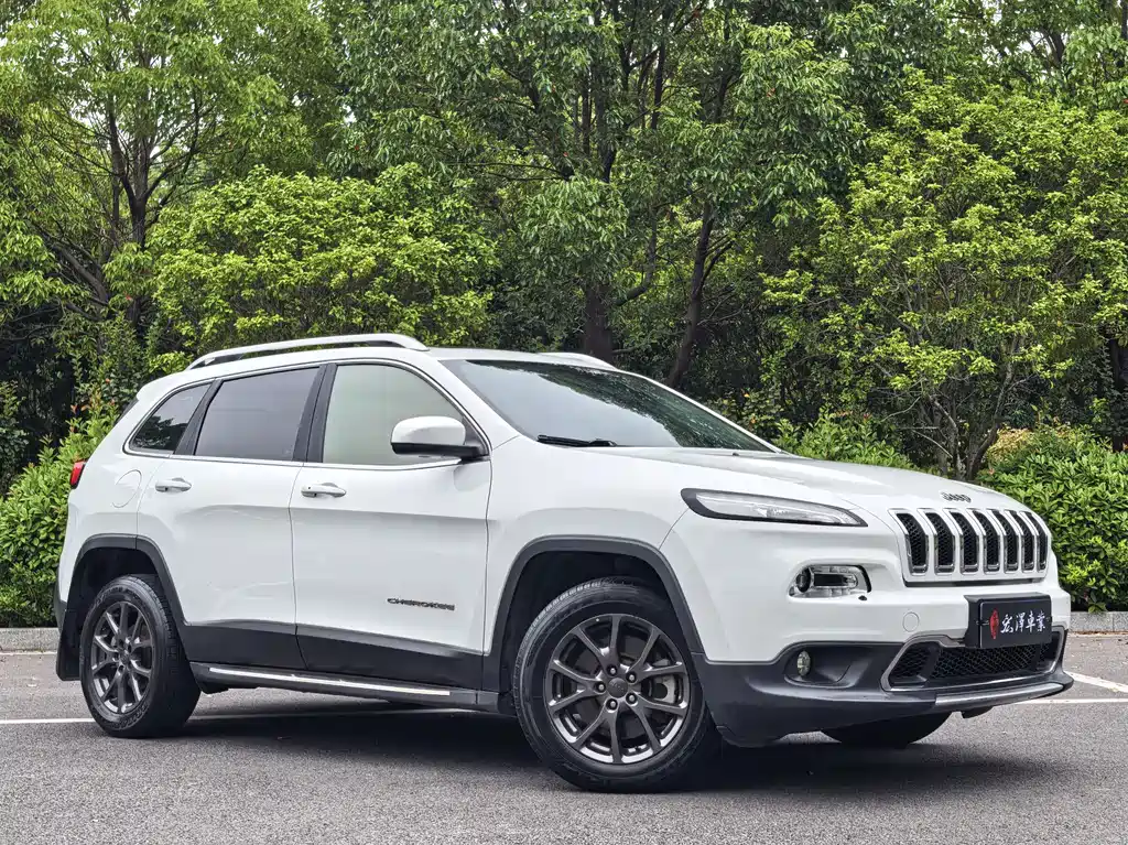 Jeep Cherokee — фото 3