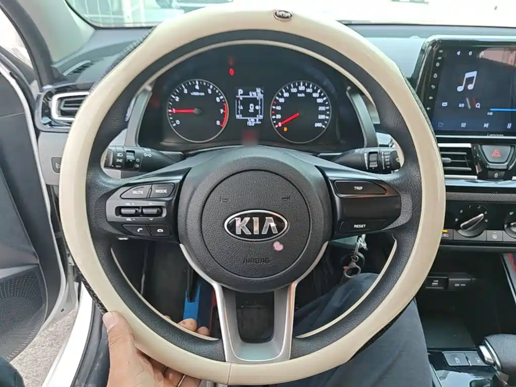 Kia Forte — фото 11