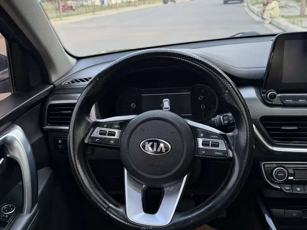 Kia Sportage — фото 9