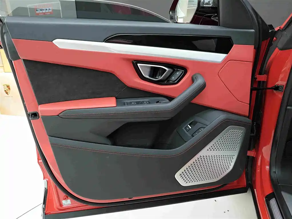 Lamborghini Urus — фото 17