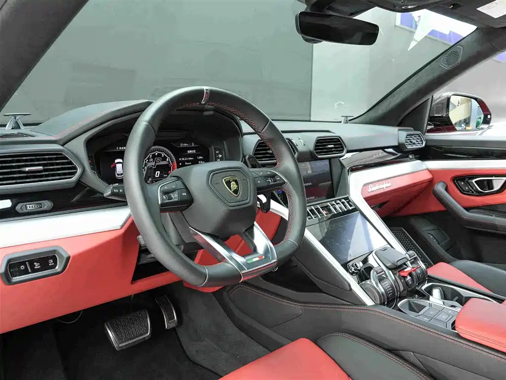 Lamborghini Urus — фото 8