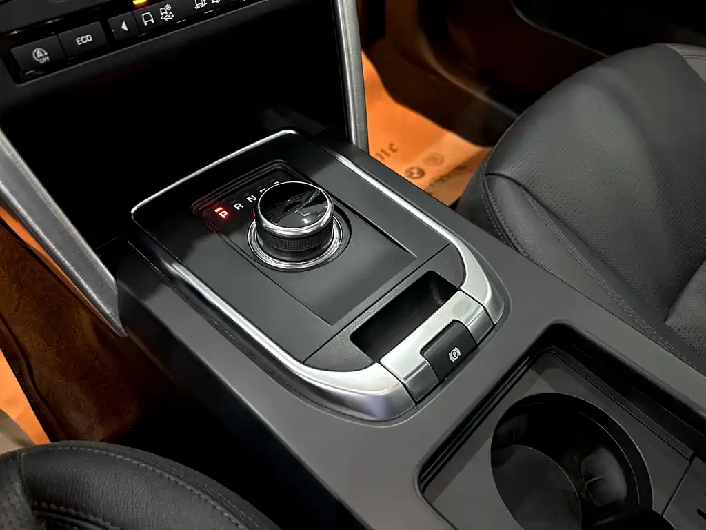 Land Rover Discovery Sport — фото 19