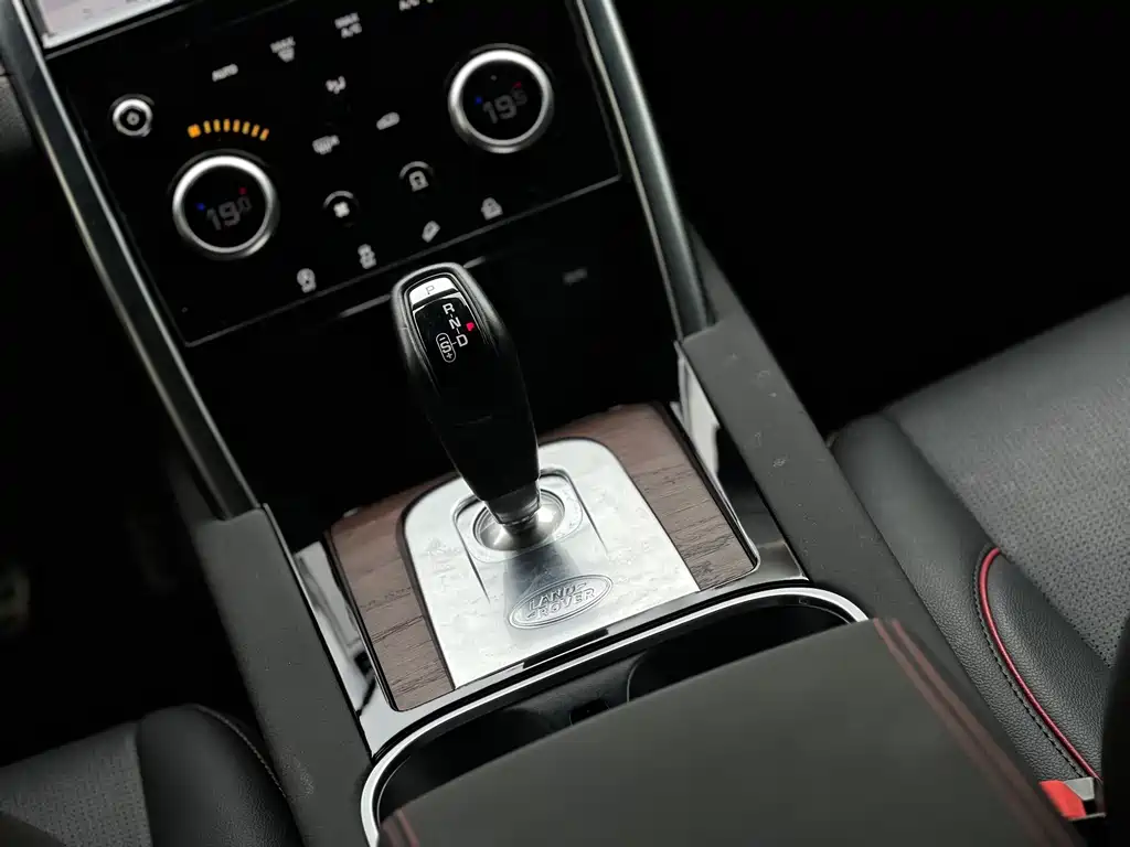 Land Rover Discovery Sport — фото 14