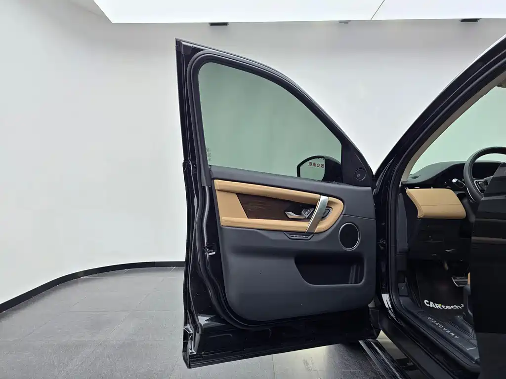 Land Rover Discovery Sport — фото 19