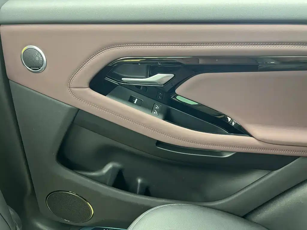 Land Rover Evoque — фото 39