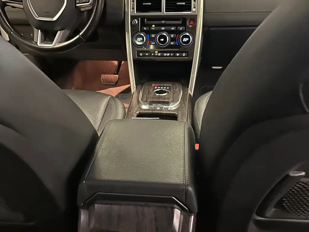 Land Rover Discovery Sport — фото 11