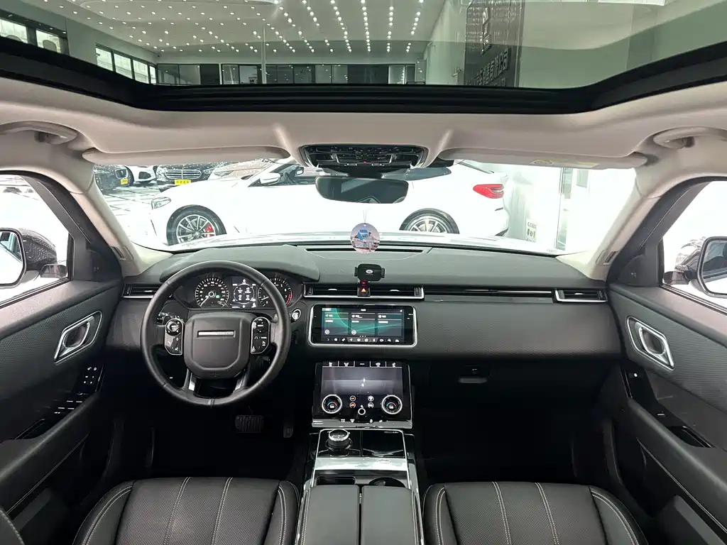 Land Rover Velar — фото 11