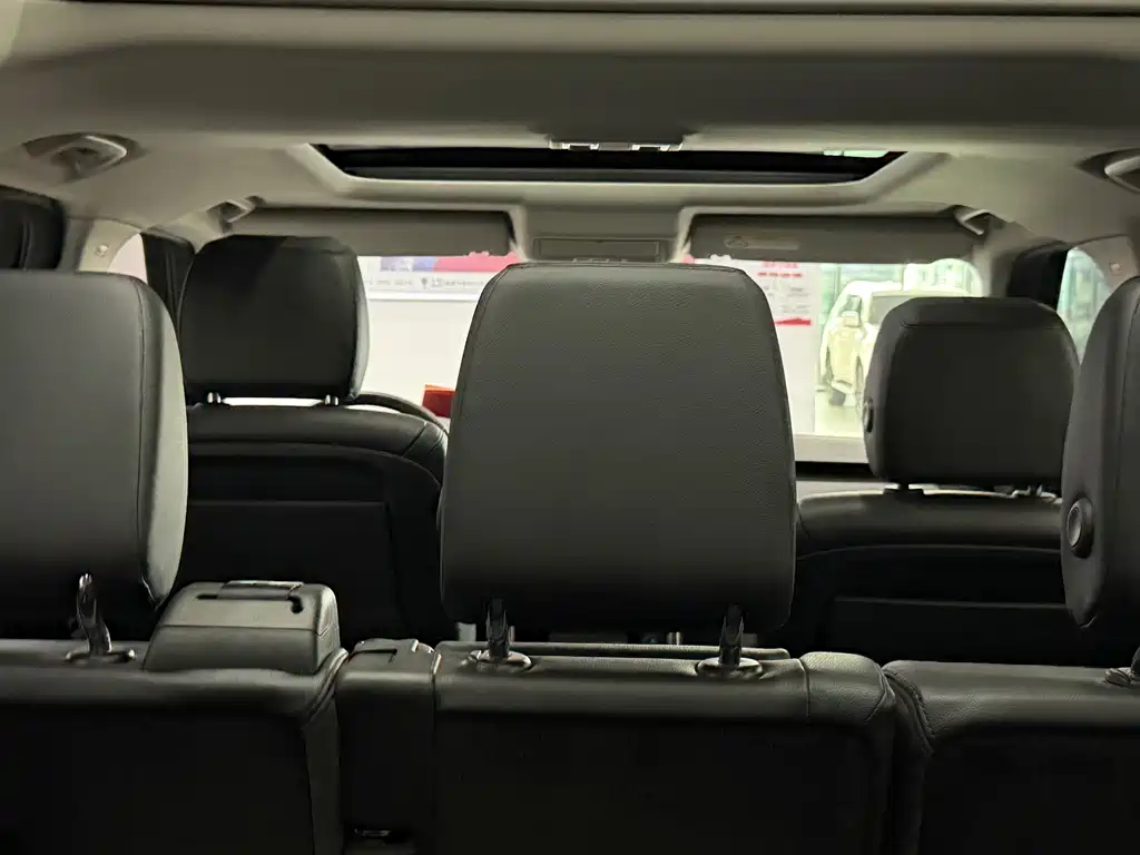 Land Rover Discovery — фото 15