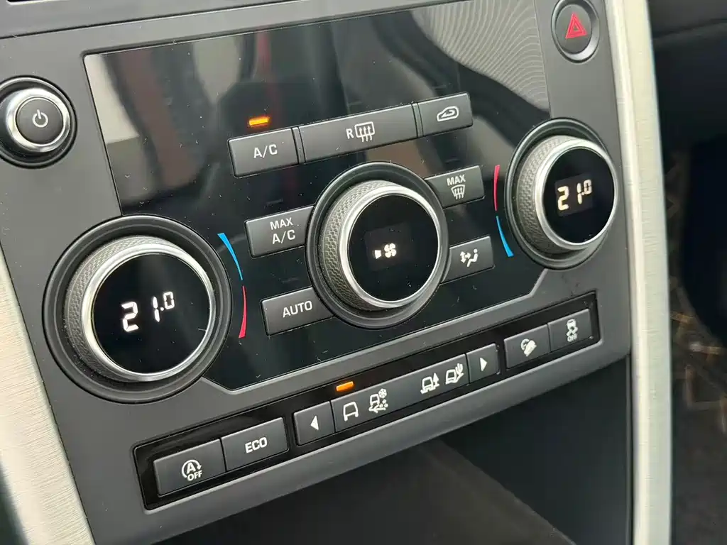 Land Rover Discovery Sport — фото 31