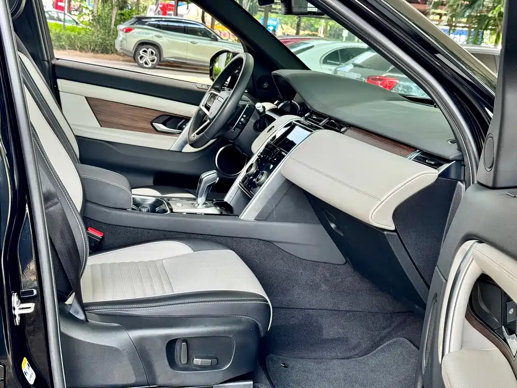Land Rover Discovery Sport Hybrid — фото 8