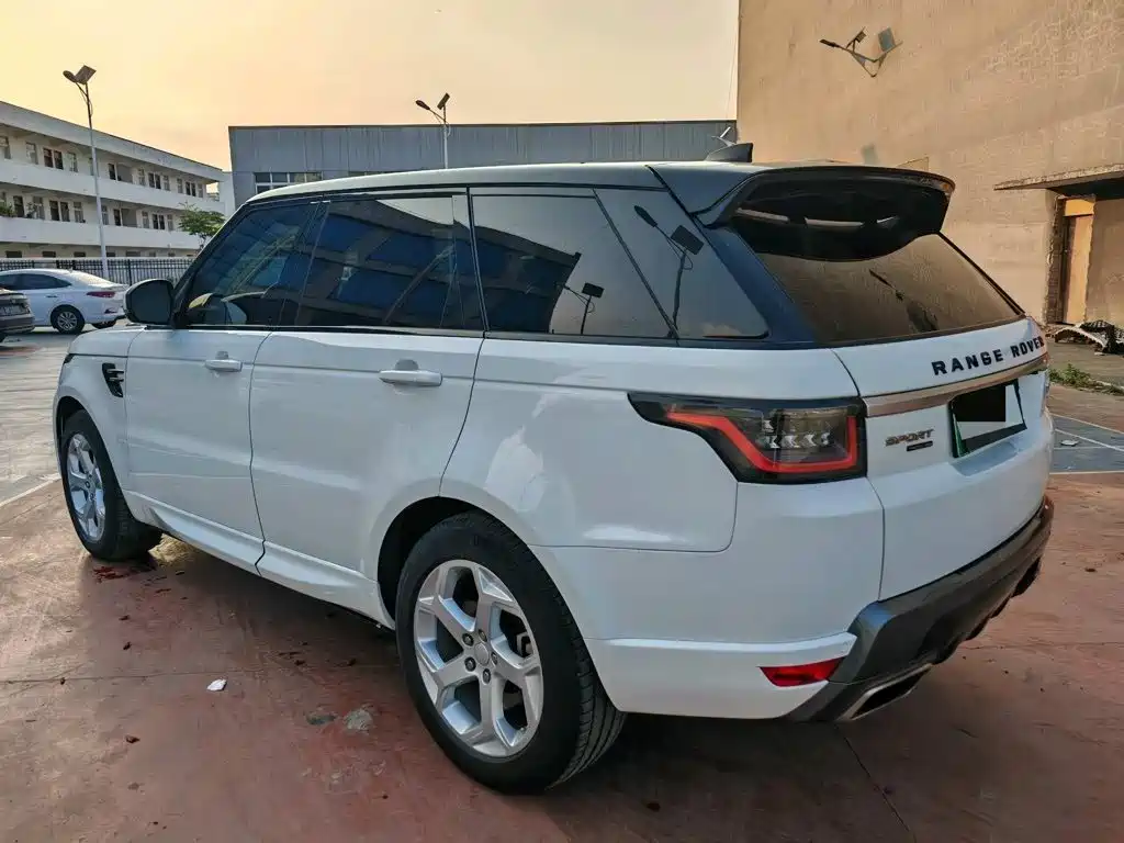 Land Rover Sport PHEV — фото 10