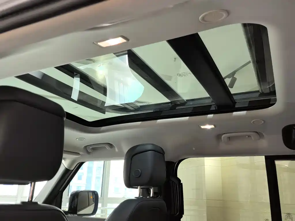 Land Rover Defender — фото 11