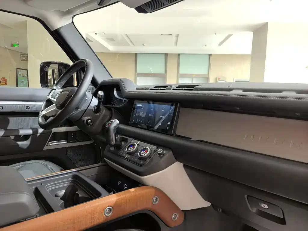 Land Rover Defender — фото 15