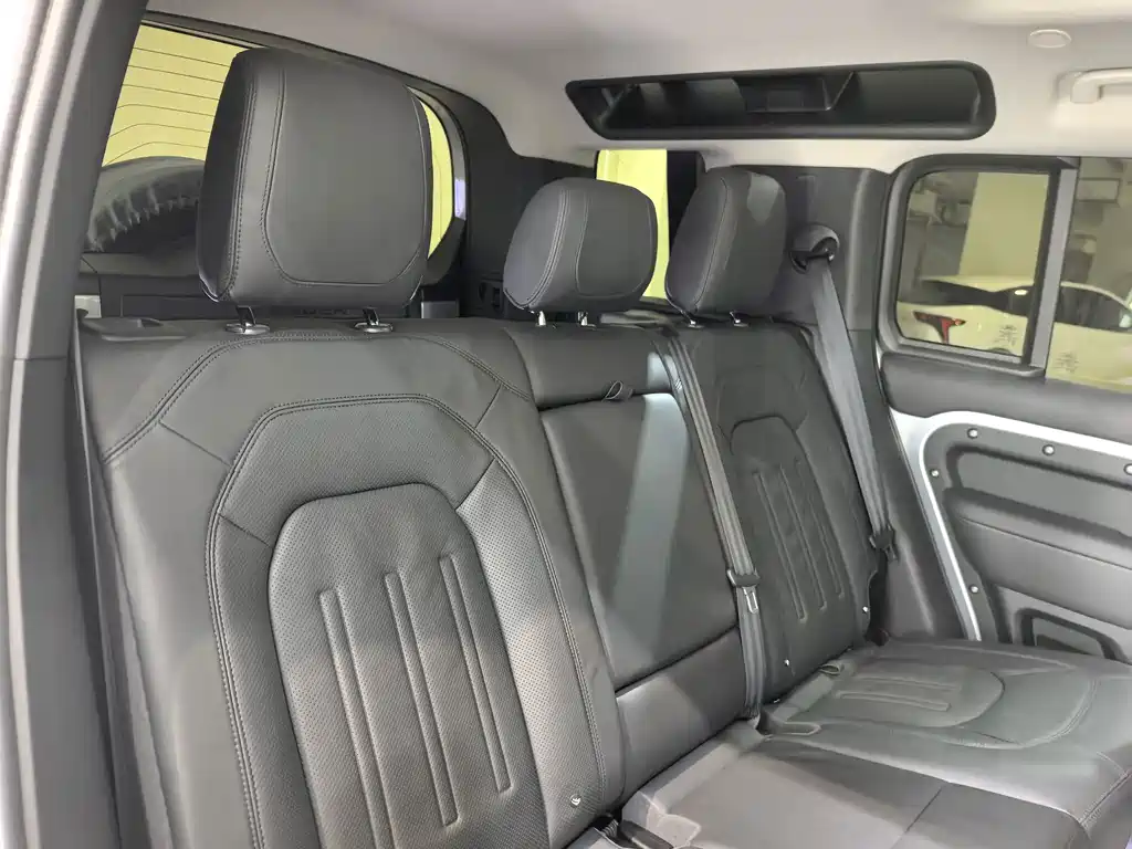 Land Rover Defender — фото 17