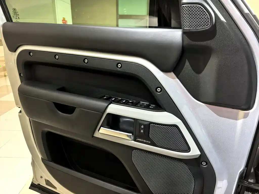 Land Rover Defender — фото 18