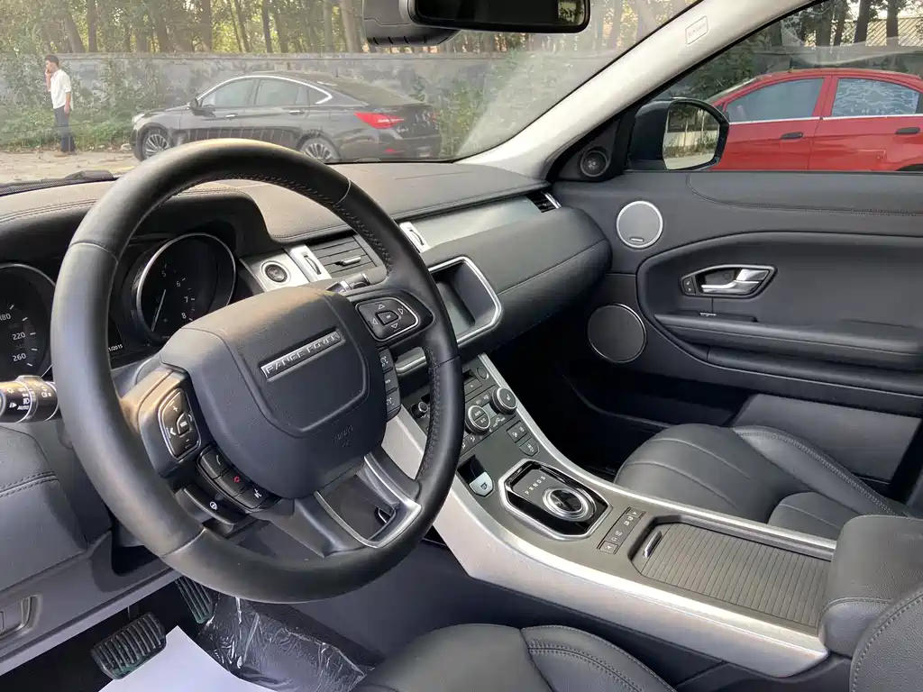 Land Rover Evoque — фото 18