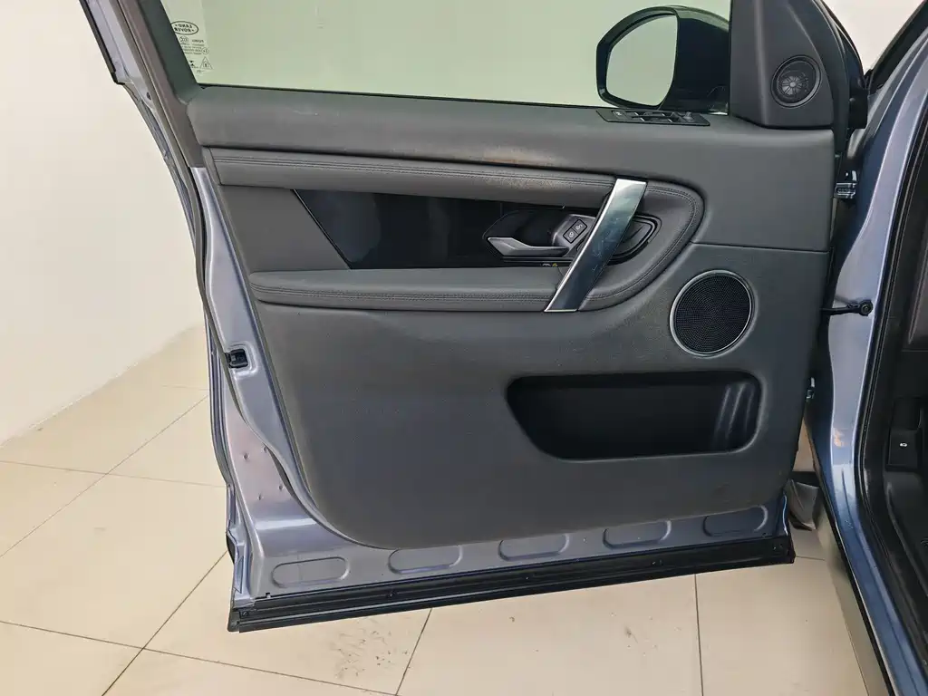 Land Rover Discovery Sport — фото 19
