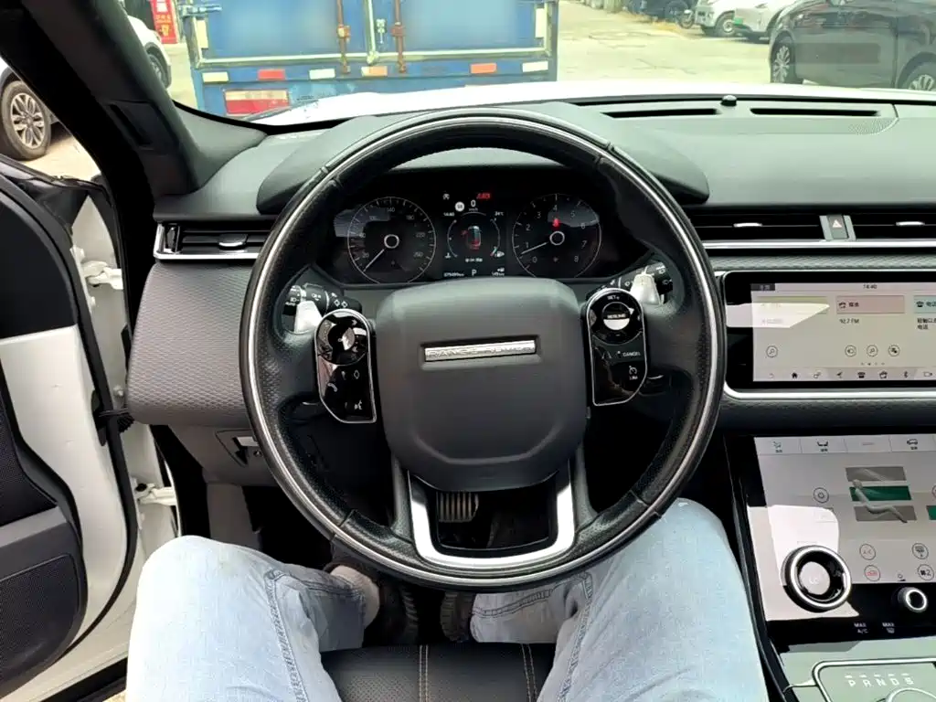 Land Rover Velar — фото 11