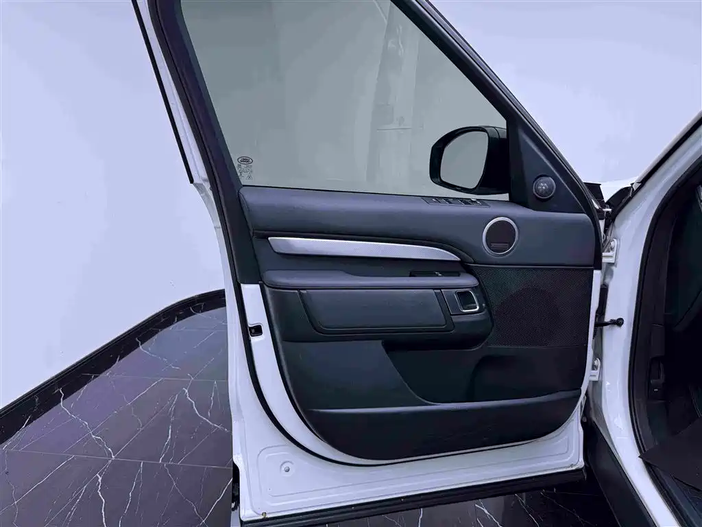 Land Rover Discovery — фото 17