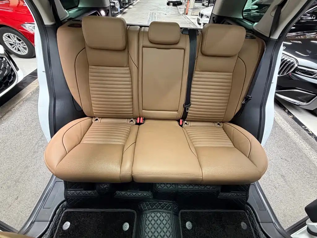 Land Rover Discovery Sport — фото 25