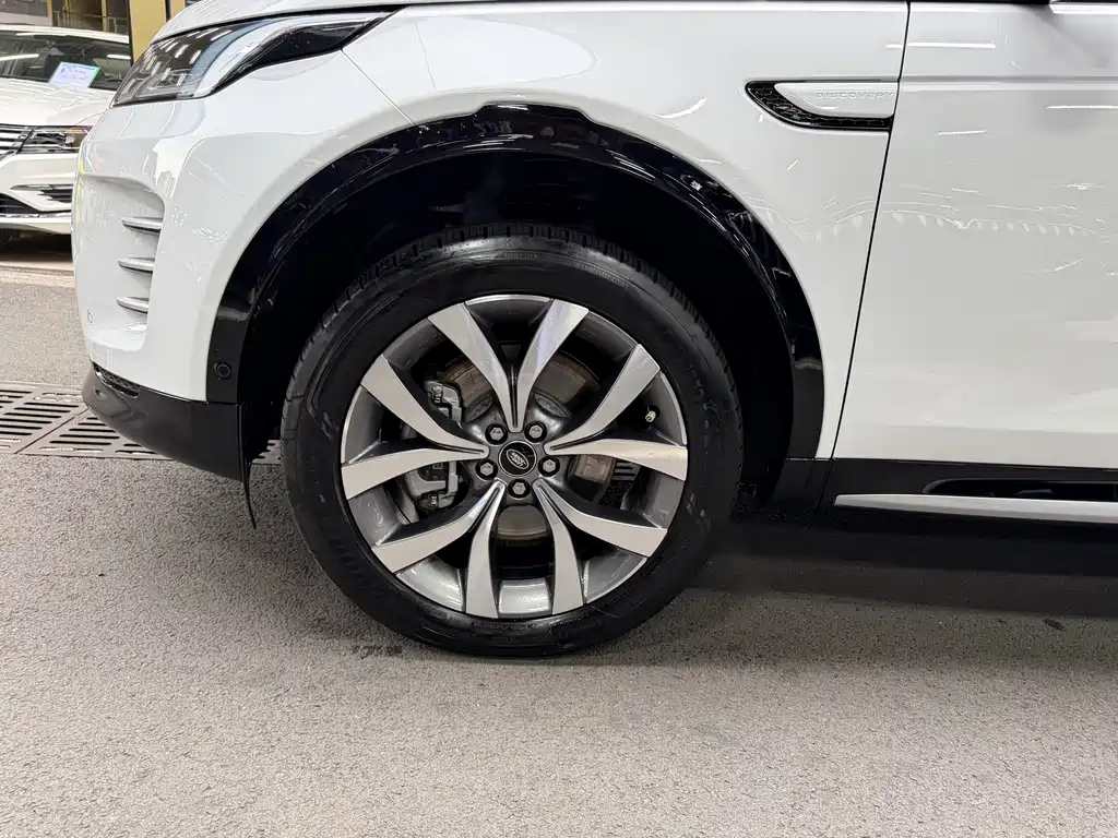 Land Rover Discovery Sport — фото 37