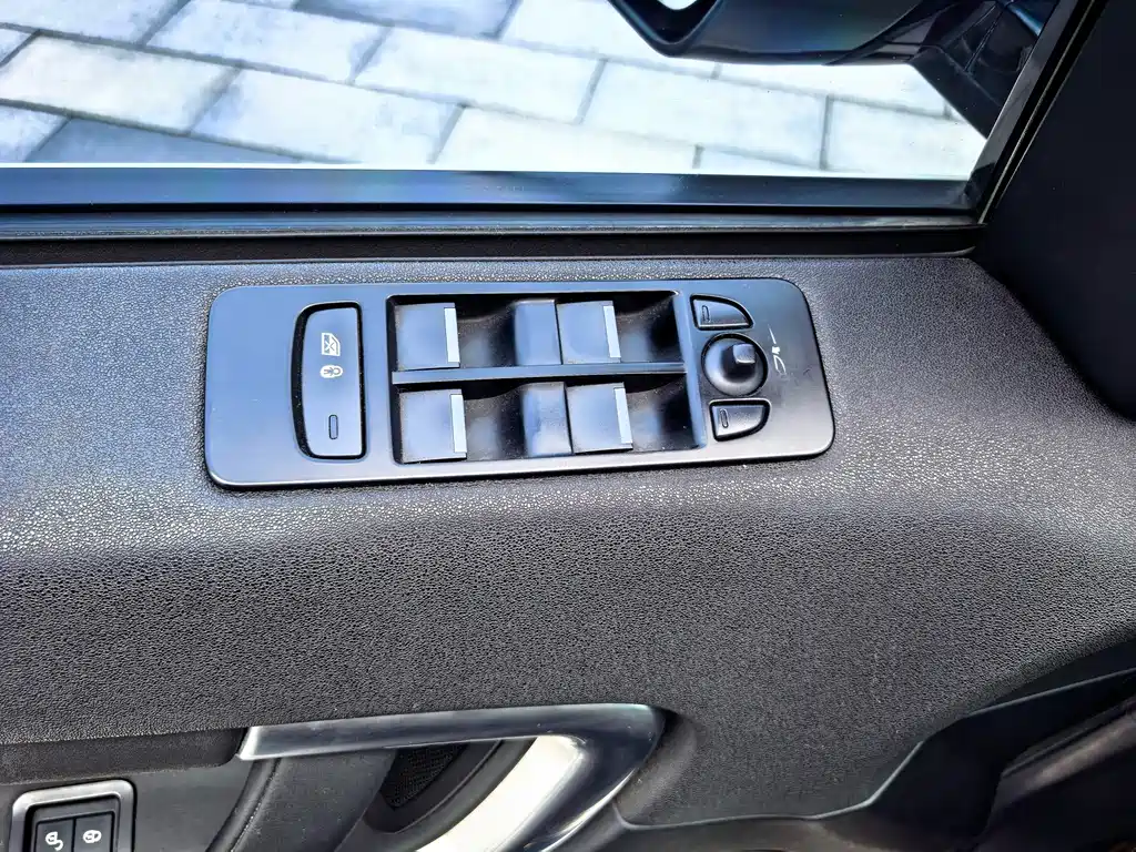 Land Rover Discovery Sport — фото 11