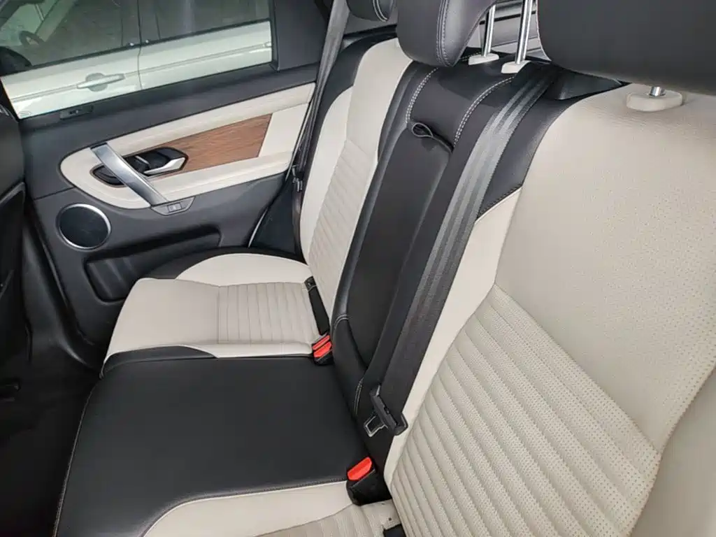 Land Rover Discovery Sport Hybrid — фото 17
