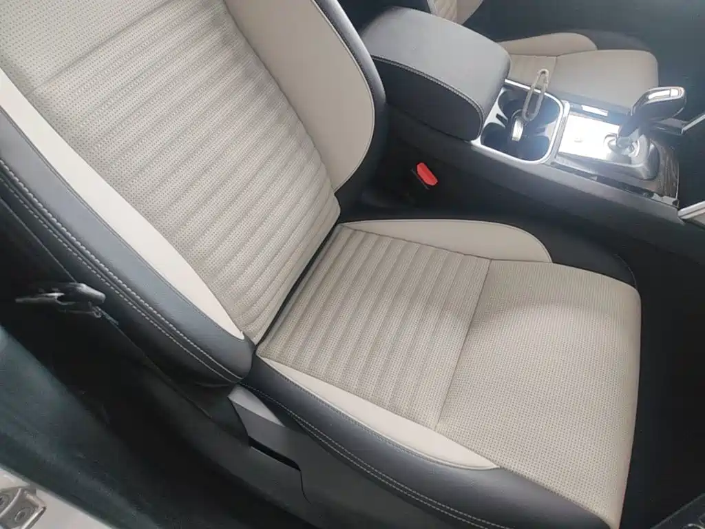 Land Rover Discovery Sport Hybrid — фото 25