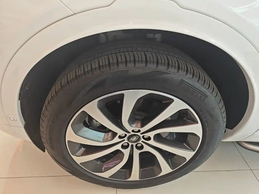Land Rover Discovery Sport — фото 23