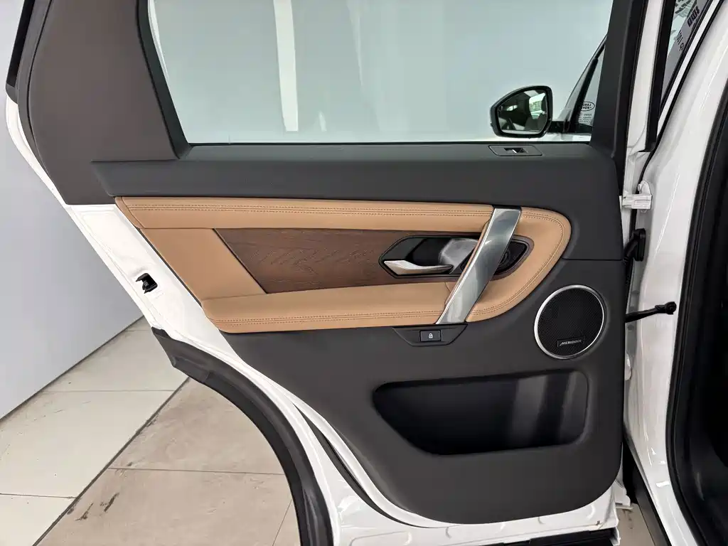 Land Rover Discovery Sport — фото 21