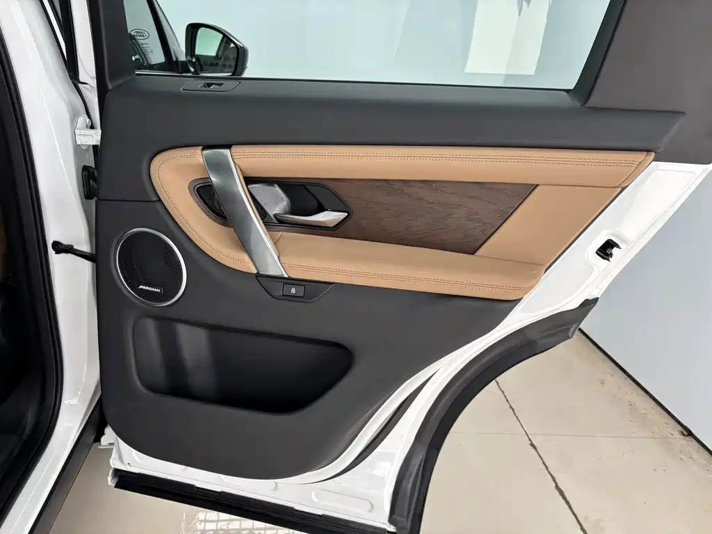 Land Rover Discovery Sport — фото 23