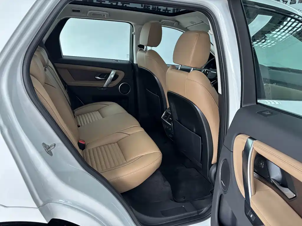 Land Rover Discovery Sport — фото 24