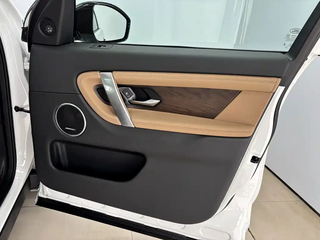 Land Rover Discovery Sport — фото 25