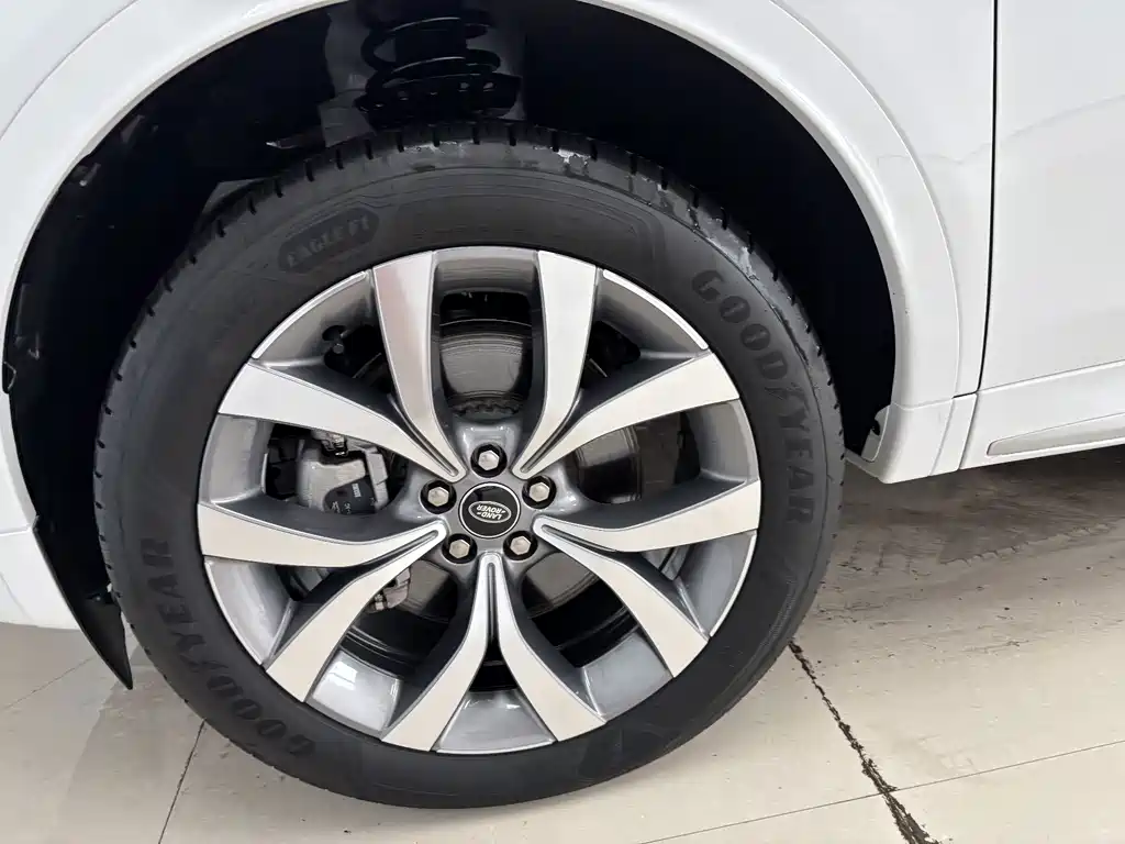 Land Rover Discovery Sport — фото 33