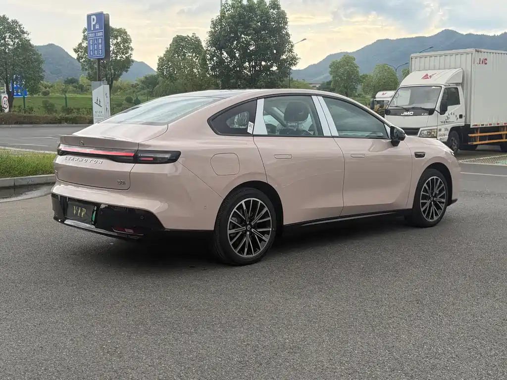 Leapmotor Leapmotor B01 — фото 11